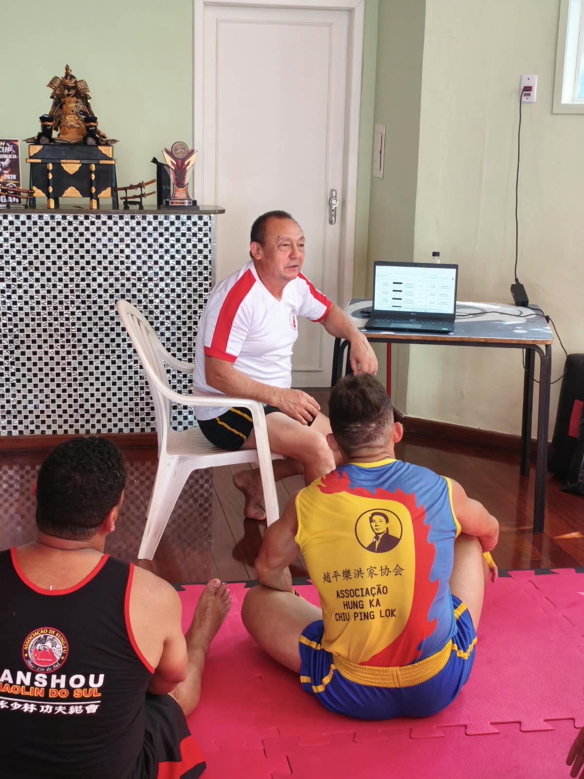 Momento de orientação técnica com os professores participantes
