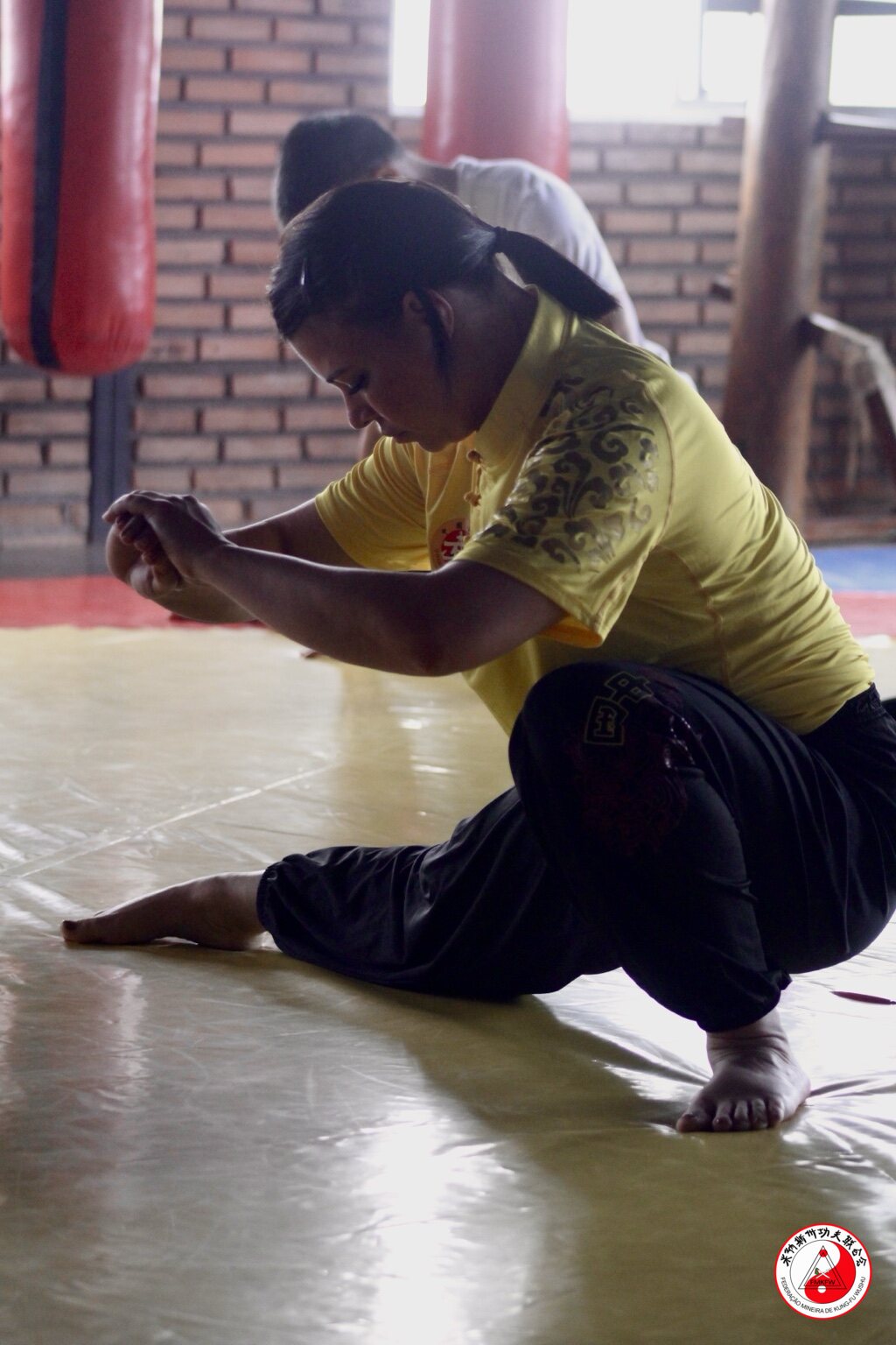 Atleta executando movimento durante o treinamento
